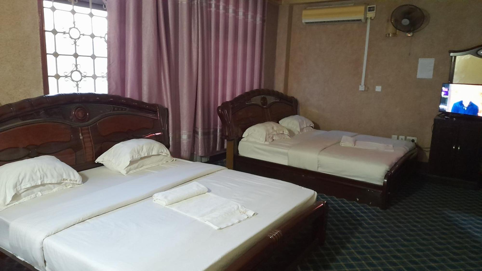 New Jbk Hotel Καμπάλα Εξωτερικό φωτογραφία